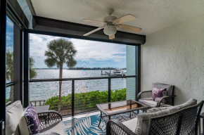Perfect Waterfront Getaway on Marco River